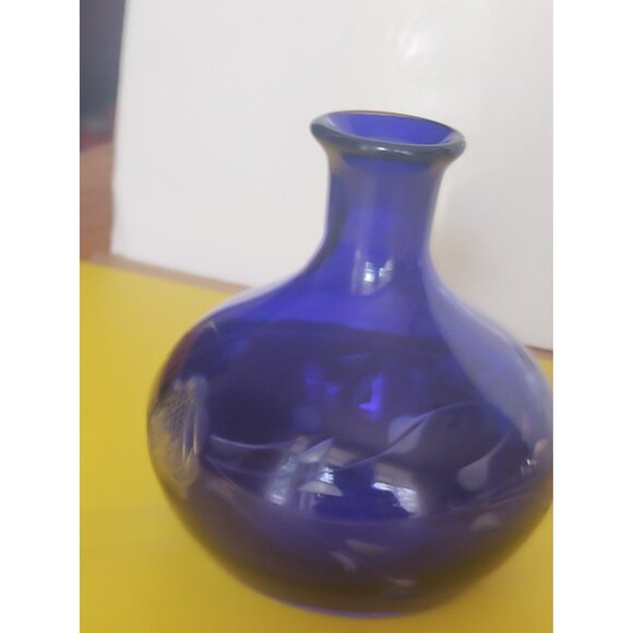 Vintage Bohemian Czech Cobalt Blue Cut to Clear Glass Vase 4.75" - Picture 9 of 13